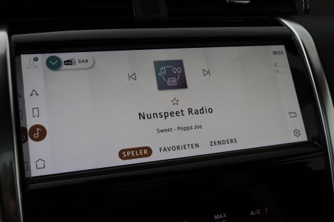 Land Rover Discovery Sport P300e 1.5 S | Panoramadak | 360° Camera | Meridian | Trekhaak | Leder | Stoelverwarming V+A