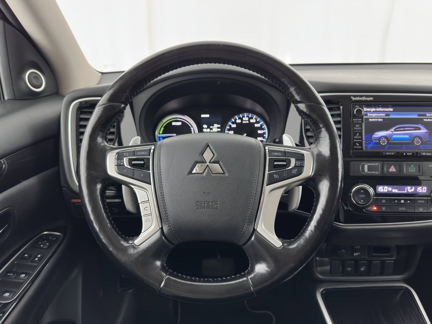Mitsubishi Outlander 2.0 PHEV Instyle Aut. *LEATHER | FULL-LED | NAVI-FULLMAP | KEYLESS | TOPVIEW | HEATED-COMFORTSEATS | ECC | SHIFT-PADDLES | PDC | CRUISE | PRIVACY-GLASS | DAB | TOWBAR | 18''ALU*