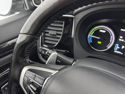 Mitsubishi Outlander 2.0 PHEV Instyle Aut. *LEATHER | FULL-LED | NAVI-FULLMAP | KEYLESS | TOPVIEW | HEATED-COMFORTSEATS | ECC | SHIFT-PADDLES | PDC | CRUISE | PRIVACY-GLASS | DAB | TOWBAR | 18''ALU*