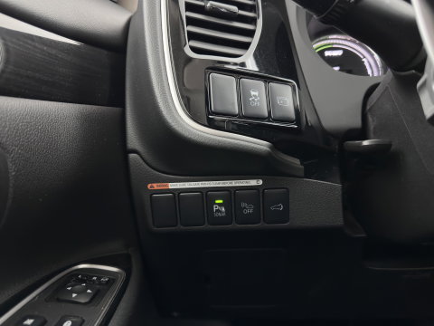 Mitsubishi Outlander 2.0 PHEV Instyle Aut. *LEATHER | FULL-LED | NAVI-FULLMAP | KEYLESS | TOPVIEW | HEATED-COMFORTSEATS | ECC | SHIFT-PADDLES | PDC | CRUISE | PRIVACY-GLASS | DAB | TOWBAR | 18''ALU*