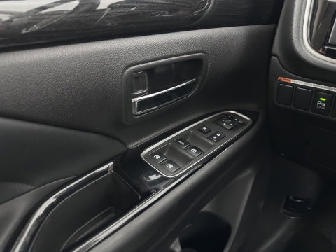 Mitsubishi Outlander 2.0 PHEV Instyle Aut. *LEATHER | FULL-LED | NAVI-FULLMAP | KEYLESS | TOPVIEW | HEATED-COMFORTSEATS | ECC | SHIFT-PADDLES | PDC | CRUISE | PRIVACY-GLASS | DAB | TOWBAR | 18''ALU*