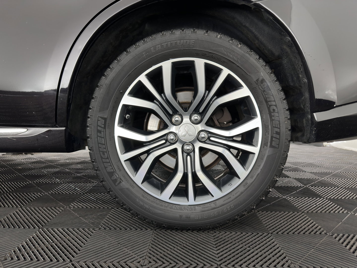 Mitsubishi Outlander 2.0 PHEV Instyle Aut. *LEATHER | FULL-LED | NAVI-FULLMAP | KEYLESS | TOPVIEW | HEATED-COMFORTSEATS | ECC | SHIFT-PADDLES | PDC | CRUISE | PRIVACY-GLASS | DAB | TOWBAR | 18''ALU*