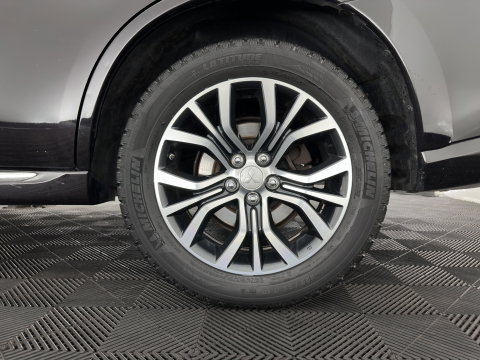 Mitsubishi Outlander 2.0 PHEV Instyle Aut. *LEATHER | FULL-LED | NAVI-FULLMAP | KEYLESS | TOPVIEW | HEATED-COMFORTSEATS | ECC | SHIFT-PADDLES | PDC | CRUISE | PRIVACY-GLASS | DAB | TOWBAR | 18''ALU*