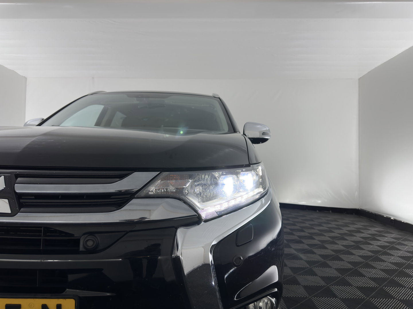 Mitsubishi Outlander 2.0 PHEV Instyle Aut. *LEATHER | FULL-LED | NAVI-FULLMAP | KEYLESS | TOPVIEW | HEATED-COMFORTSEATS | ECC | SHIFT-PADDLES | PDC | CRUISE | PRIVACY-GLASS | DAB | TOWBAR | 18''ALU*