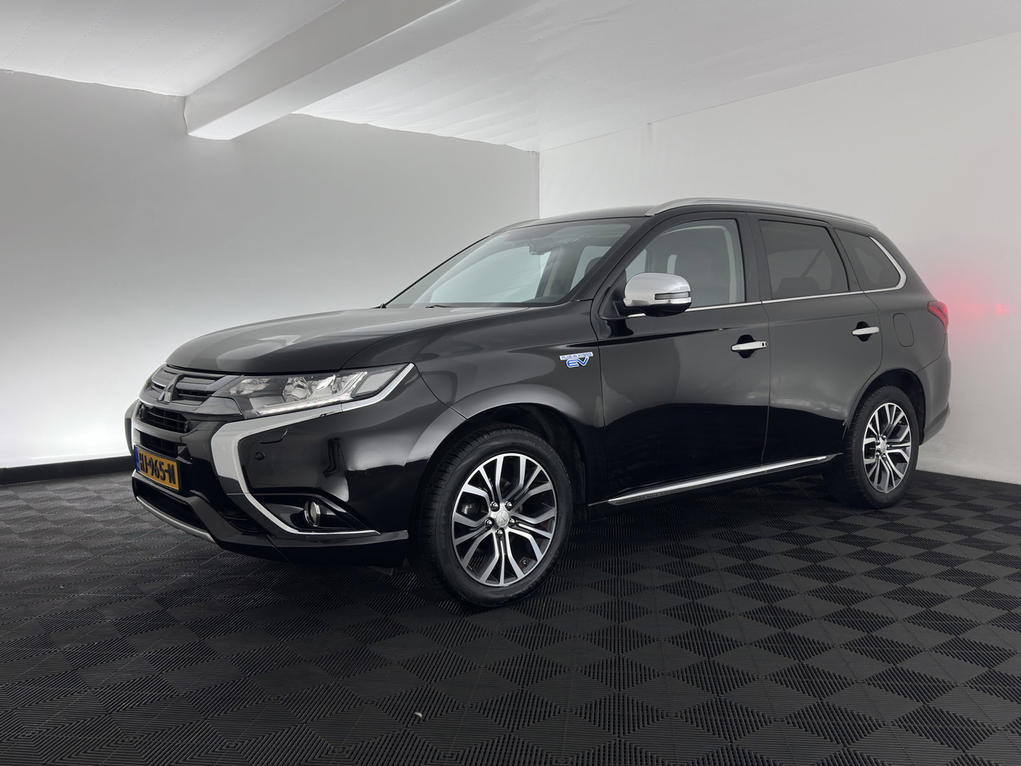 Mitsubishi Outlander 2.0 PHEV Instyle Aut. *LEATHER | FULL-LED | NAVI-FULLMAP | KEYLESS | TOPVIEW | HEATED-COMFORTSEATS | ECC | SHIFT-PADDLES | PDC | CRUISE | PRIVACY-GLASS | DAB | TOWBAR | 18''ALU*