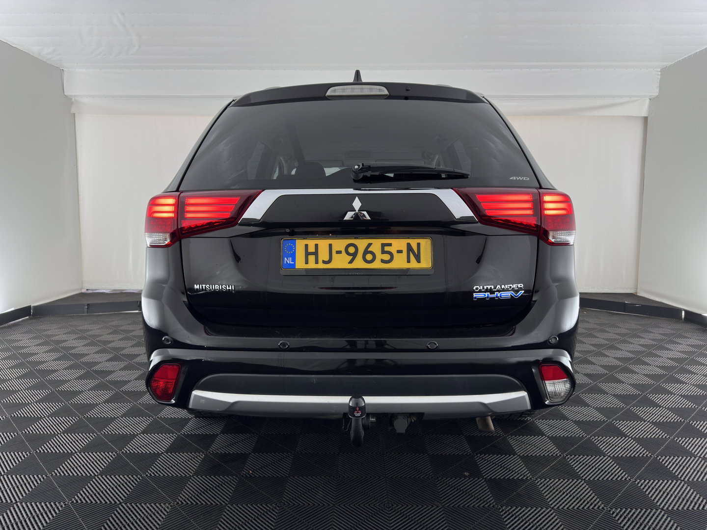 Mitsubishi Outlander 2.0 PHEV Instyle Aut. *LEATHER | FULL-LED | NAVI-FULLMAP | KEYLESS | TOPVIEW | HEATED-COMFORTSEATS | ECC | SHIFT-PADDLES | PDC | CRUISE | PRIVACY-GLASS | DAB | TOWBAR | 18''ALU*