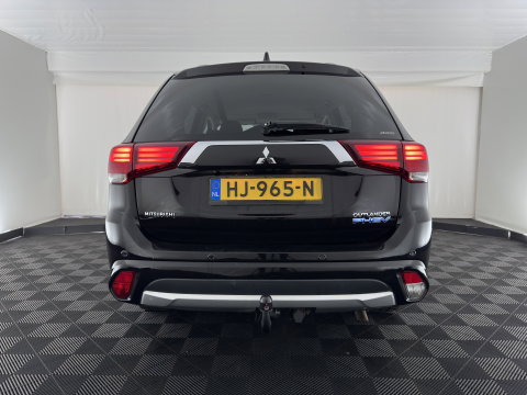 Mitsubishi Outlander 2.0 PHEV Instyle Aut. *LEATHER | FULL-LED | NAVI-FULLMAP | KEYLESS | TOPVIEW | HEATED-COMFORTSEATS | ECC | SHIFT-PADDLES | PDC | CRUISE | PRIVACY-GLASS | DAB | TOWBAR | 18''ALU*