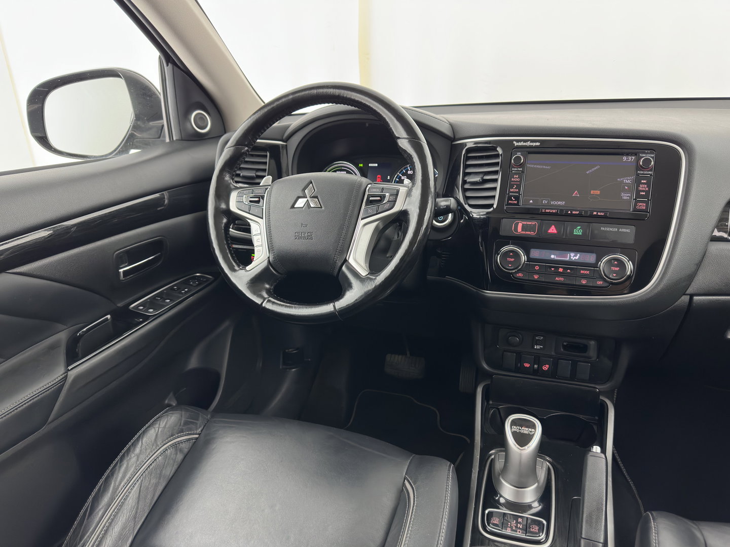 Mitsubishi Outlander 2.0 PHEV Instyle Aut. *LEATHER | FULL-LED | NAVI-FULLMAP | KEYLESS | TOPVIEW | HEATED-COMFORTSEATS | ECC | SHIFT-PADDLES | PDC | CRUISE | PRIVACY-GLASS | DAB | TOWBAR | 18''ALU*