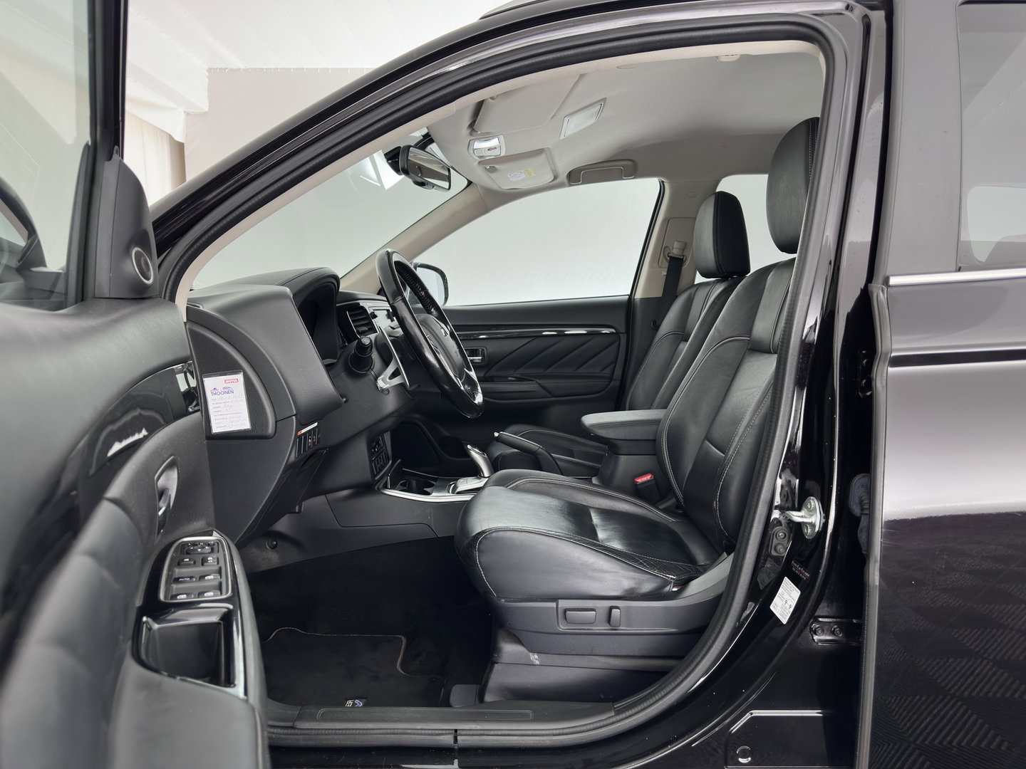 Mitsubishi Outlander 2.0 PHEV Instyle Aut. *LEATHER | FULL-LED | NAVI-FULLMAP | KEYLESS | TOPVIEW | HEATED-COMFORTSEATS | ECC | SHIFT-PADDLES | PDC | CRUISE | PRIVACY-GLASS | DAB | TOWBAR | 18''ALU*