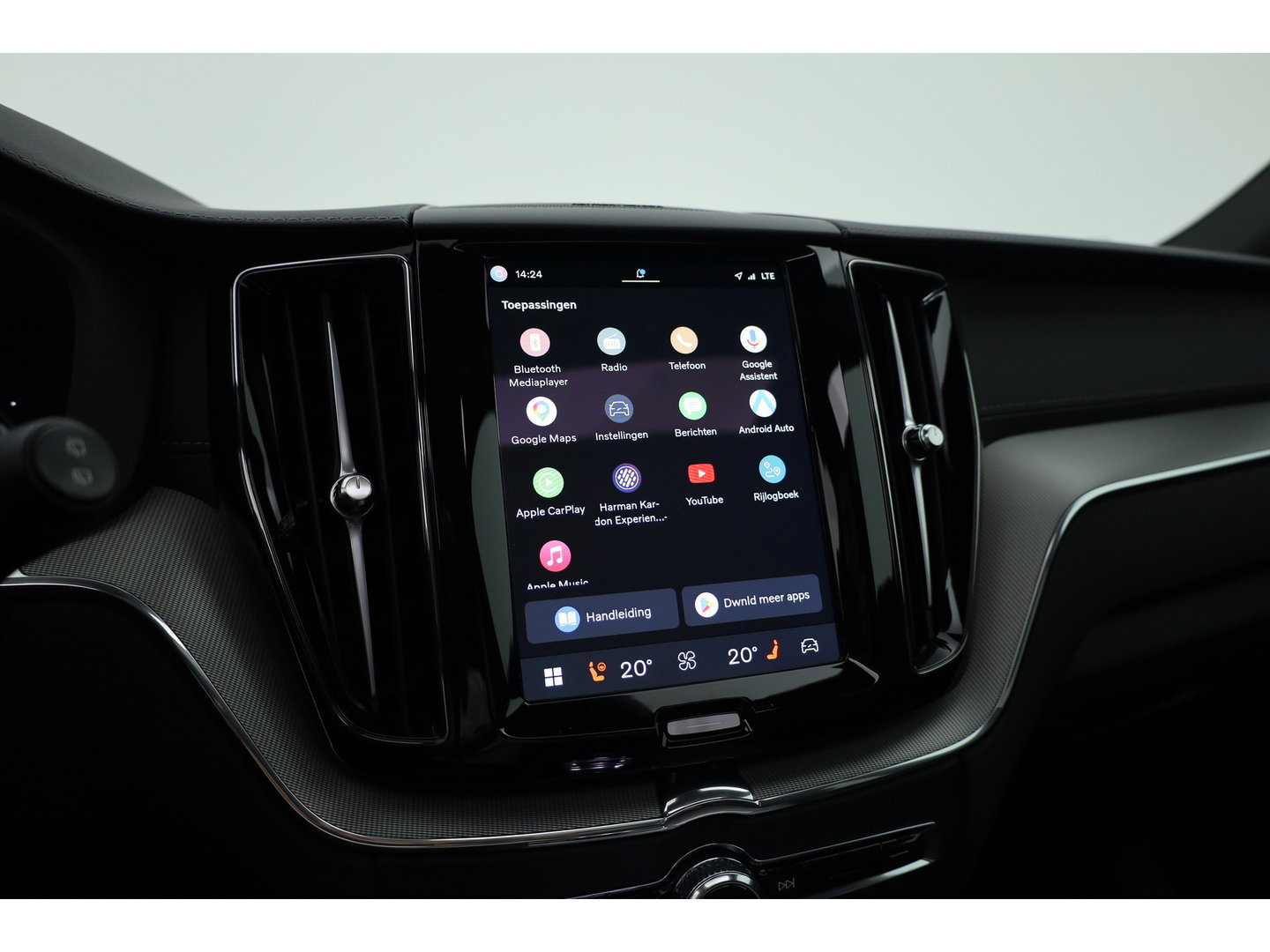 Volvo XC60 2.0 T8 Plug-in hybrid AWD Ultra Black Edition | Pano | HUD | 360Cam | Trekhaak | Harman & Kardon Audio |
