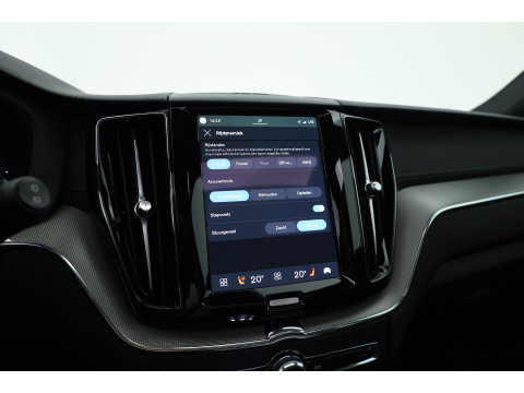 Volvo XC60 2.0 T8 Plug-in hybrid AWD Ultra Black Edition | Pano | HUD | 360Cam | Trekhaak | Harman & Kardon Audio |