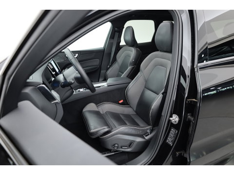 Volvo XC60 2.0 T8 Plug-in hybrid AWD Ultra Black Edition | Pano | HUD | 360Cam | Trekhaak | Harman & Kardon Audio |