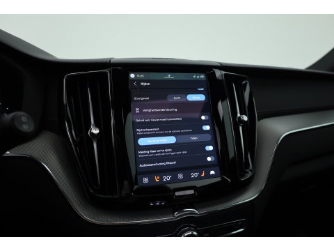 Volvo XC60 2.0 T8 Plug-in hybrid AWD Ultra Black Edition | Pano | HUD | 360Cam | Trekhaak | Harman & Kardon Audio |