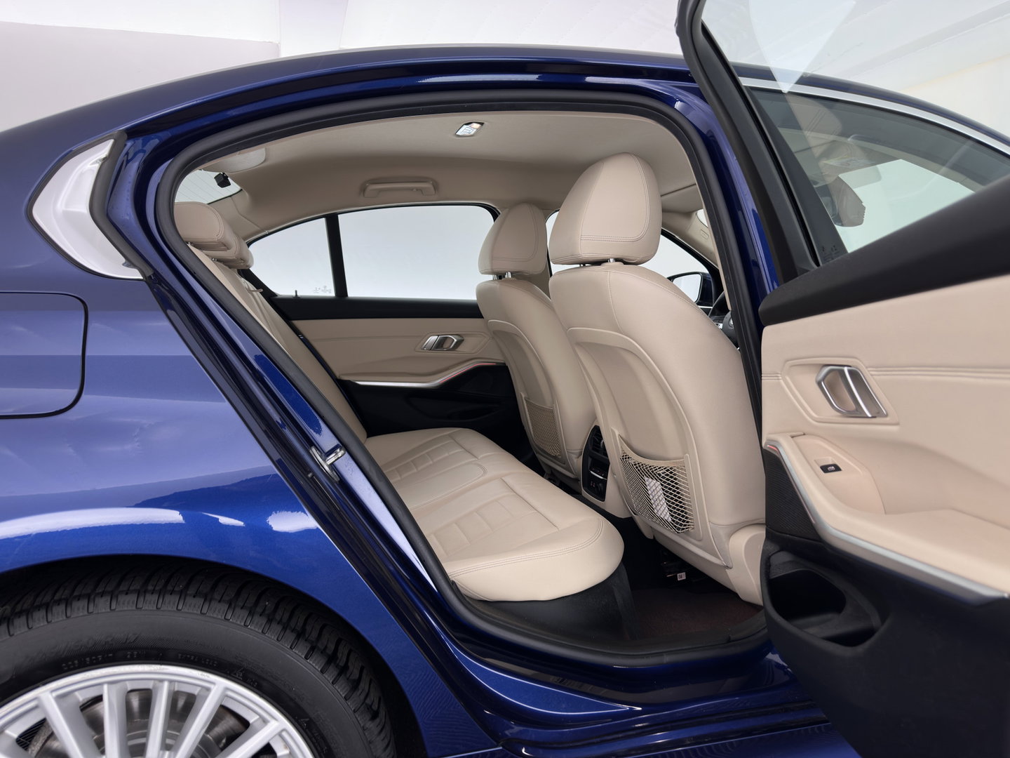 BMW 3-serie 320d High Executive Edition *LEATHER | FULL-LED | HEATED-COMFORTSEATS | DIGI-COCKPIT | NAVI-FULLMAP | AMBIENT-LIGHT | ECC | PDC | CRUISE | 17''ALU*