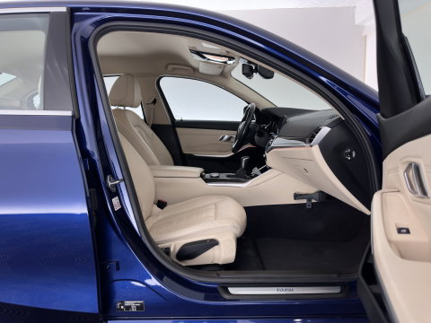 BMW 3-serie 320d High Executive Edition *LEATHER | FULL-LED | HEATED-COMFORTSEATS | DIGI-COCKPIT | NAVI-FULLMAP | AMBIENT-LIGHT | ECC | PDC | CRUISE | 17''ALU*