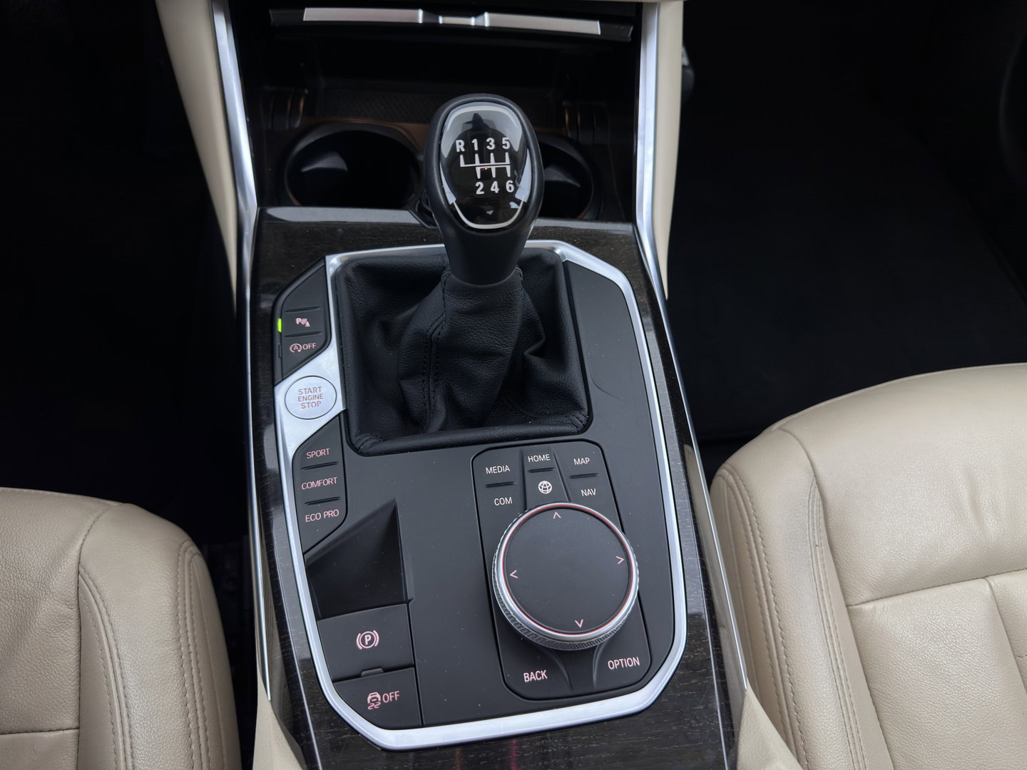 BMW 3-serie 320d High Executive Edition *LEATHER | FULL-LED | HEATED-COMFORTSEATS | DIGI-COCKPIT | NAVI-FULLMAP | AMBIENT-LIGHT | ECC | PDC | CRUISE | 17''ALU*