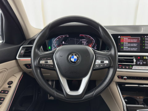 BMW 3-serie 320d High Executive Edition *LEATHER | FULL-LED | HEATED-COMFORTSEATS | DIGI-COCKPIT | NAVI-FULLMAP | AMBIENT-LIGHT | ECC | PDC | CRUISE | 17''ALU*