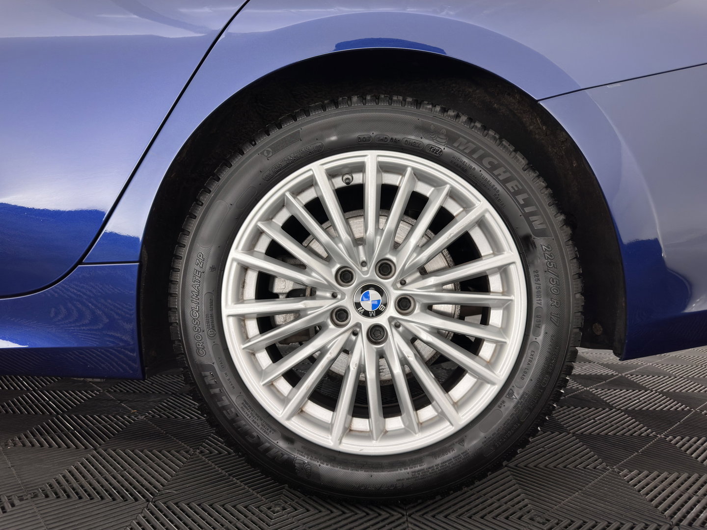 BMW 3-serie 320d High Executive Edition *LEATHER | FULL-LED | HEATED-COMFORTSEATS | DIGI-COCKPIT | NAVI-FULLMAP | AMBIENT-LIGHT | ECC | PDC | CRUISE | 17''ALU*