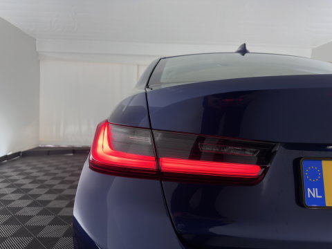 BMW 3-serie 320d High Executive Edition *LEATHER | FULL-LED | HEATED-COMFORTSEATS | DIGI-COCKPIT | NAVI-FULLMAP | AMBIENT-LIGHT | ECC | PDC | CRUISE | 17''ALU*
