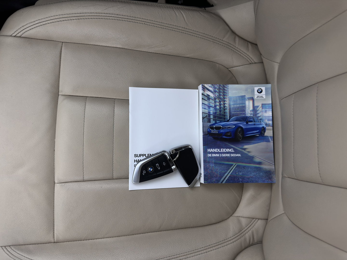 BMW 3-serie 320d High Executive Edition *LEATHER | FULL-LED | HEATED-COMFORTSEATS | DIGI-COCKPIT | NAVI-FULLMAP | AMBIENT-LIGHT | ECC | PDC | CRUISE | 17''ALU*