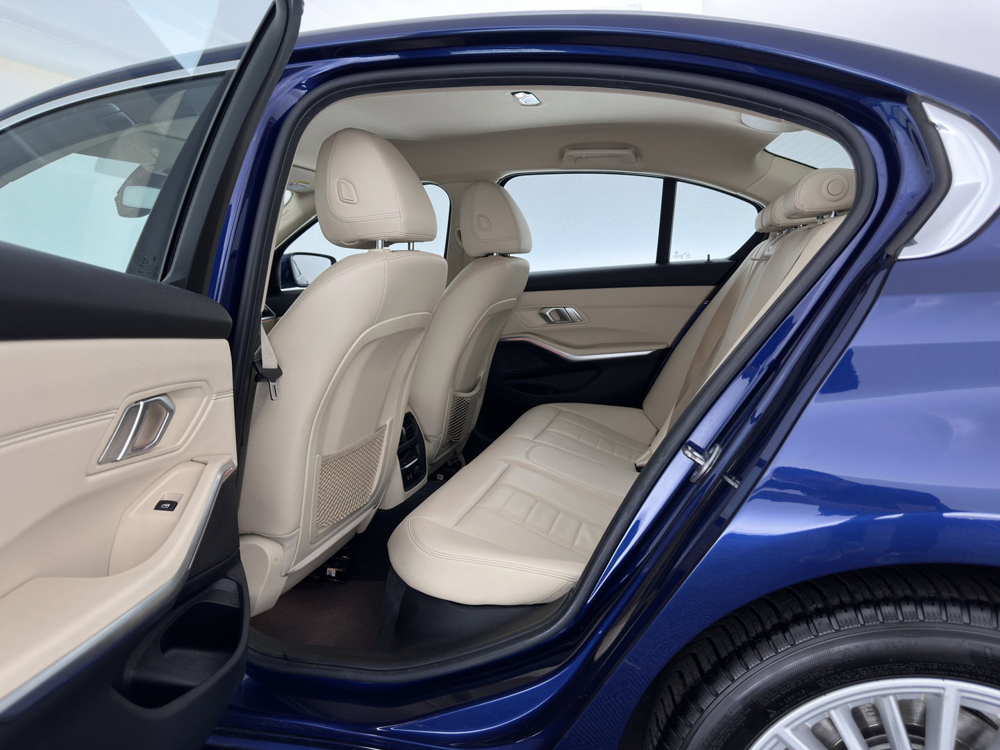 BMW 3-serie 320d High Executive Edition *LEATHER | FULL-LED | HEATED-COMFORTSEATS | DIGI-COCKPIT | NAVI-FULLMAP | AMBIENT-LIGHT | ECC | PDC | CRUISE | 17''ALU*
