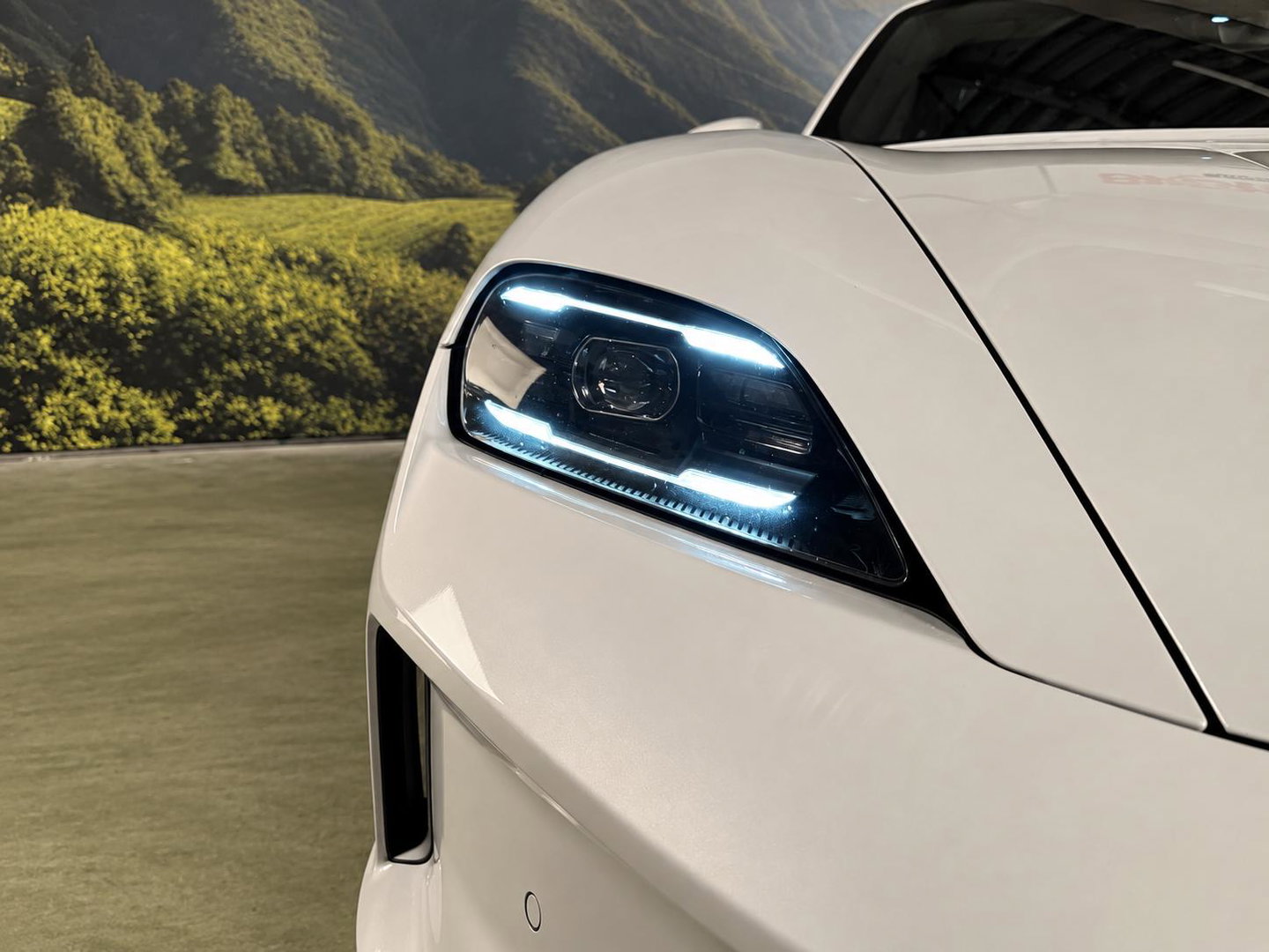 Porsche Taycan Sport Turismo Black Edition 105 kWh luchtvering l Pano l Massage l bijrijders scherm