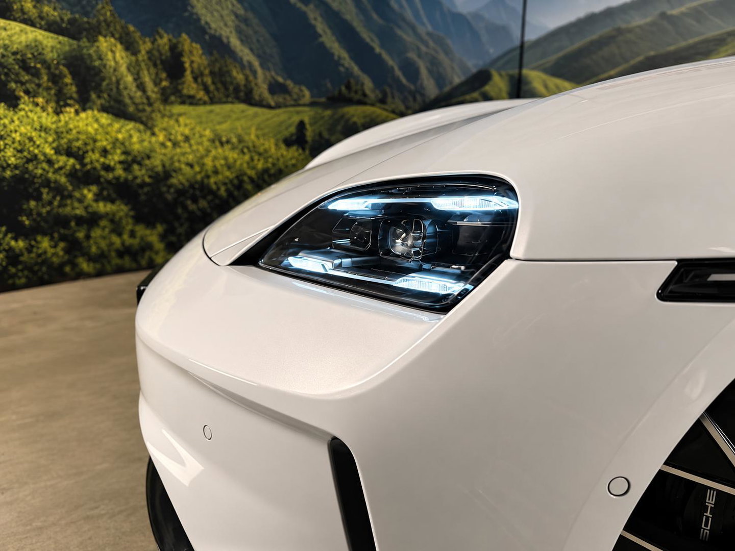 Porsche Taycan Sport Turismo Black Edition 105 kWh luchtvering l Pano l Massage l bijrijders scherm