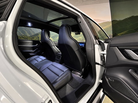 Porsche Taycan Sport Turismo Black Edition 105 kWh luchtvering l Pano l Massage l bijrijders scherm