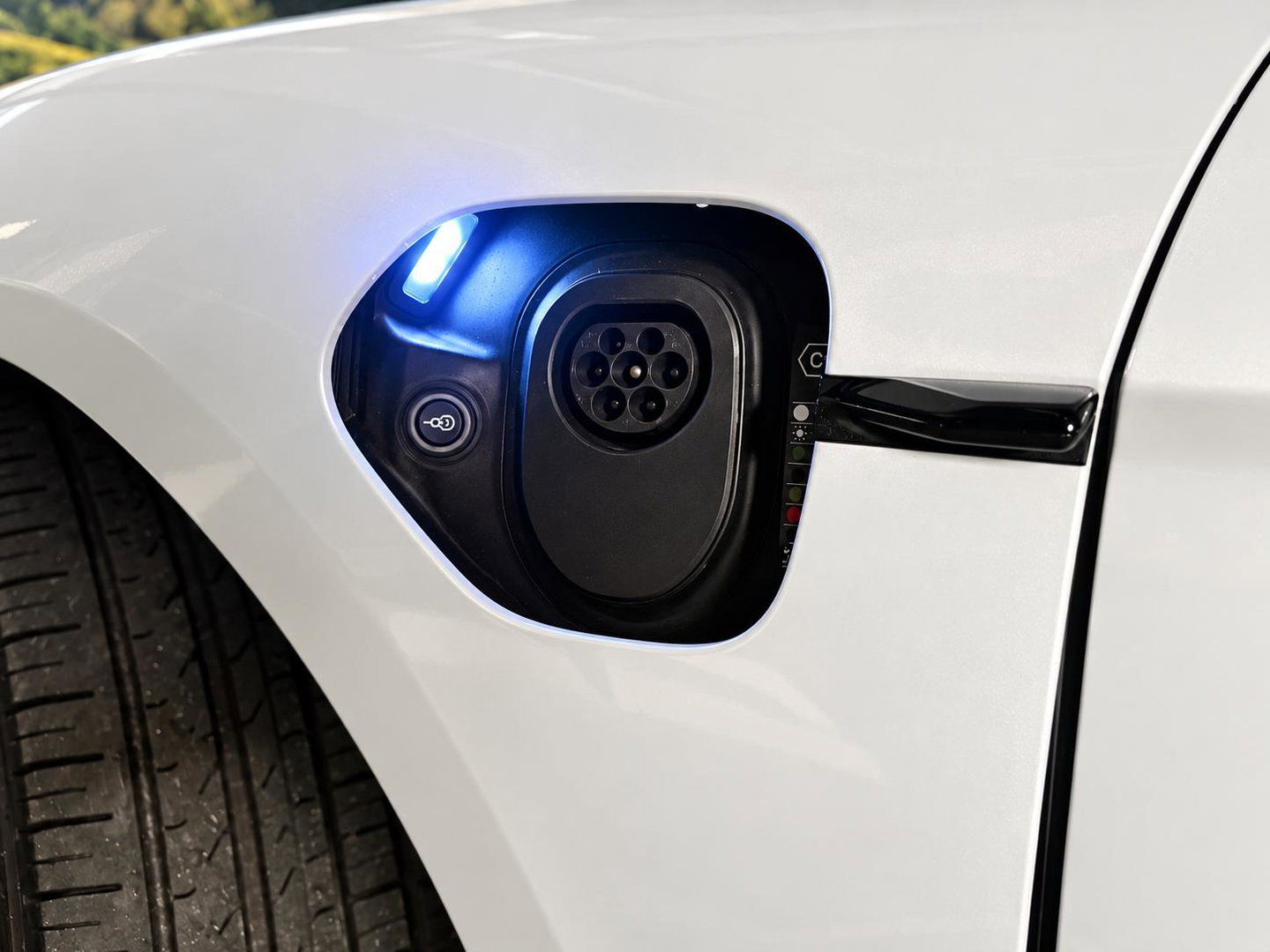 Porsche Taycan Sport Turismo Black Edition 105 kWh luchtvering l Pano l Massage l bijrijders scherm