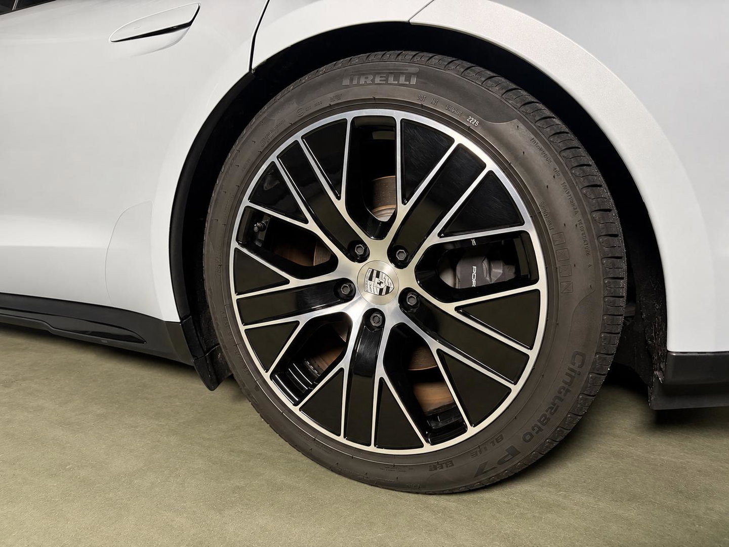 Porsche Taycan Sport Turismo Black Edition 105 kWh luchtvering l Pano l Massage l bijrijders scherm