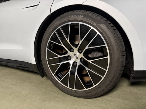 Porsche Taycan Sport Turismo Black Edition 105 kWh luchtvering l Pano l Massage l bijrijders scherm