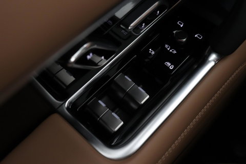 Land Rover Range Rover P550e Autobiography | Meridian Signature | 23 Inch | Luchtvering | Panoramadak | ClearSight | 360° Camera | Ventilatie+Massage | Trekhaak