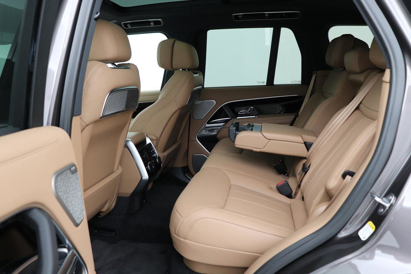 Land Rover Range Rover P550e Autobiography | Meridian Signature | 23 Inch | Luchtvering | Panoramadak | ClearSight | 360° Camera | Ventilatie+Massage | Trekhaak