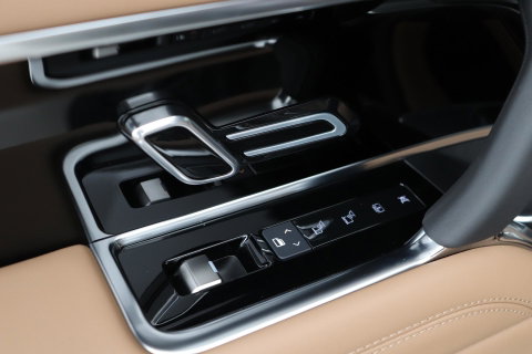 Land Rover Range Rover P550e Autobiography | Meridian Signature | 23 Inch | Luchtvering | Panoramadak | ClearSight | 360° Camera | Ventilatie+Massage | Trekhaak