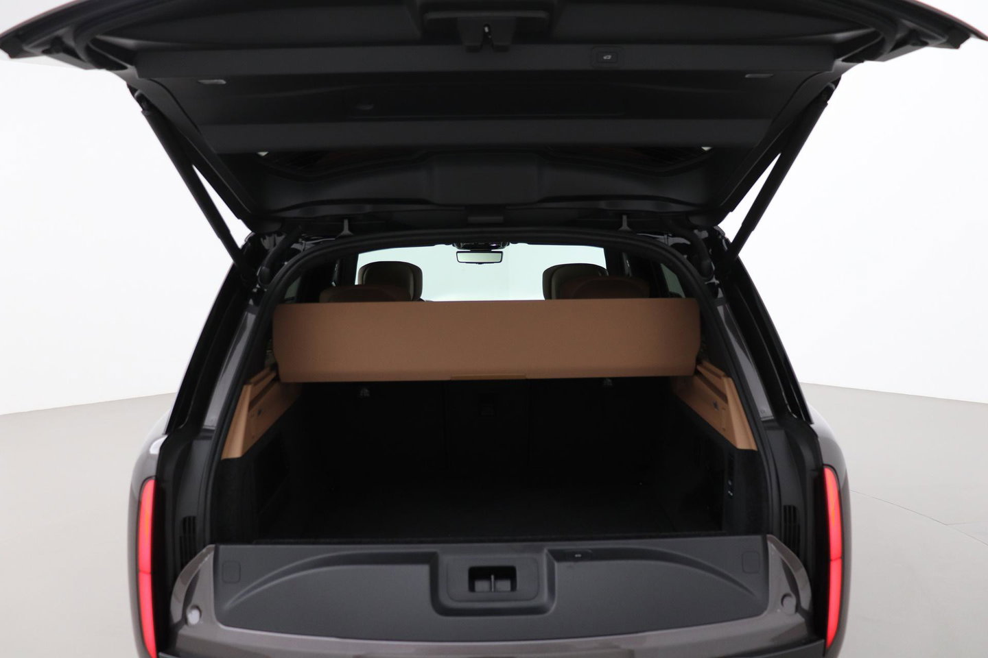 Land Rover Range Rover P550e Autobiography | Meridian Signature | 23 Inch | Luchtvering | Panoramadak | ClearSight | 360° Camera | Ventilatie+Massage | Trekhaak