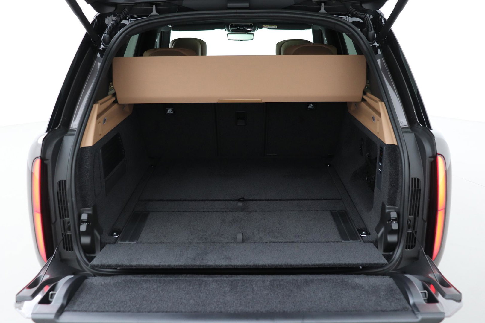 Land Rover Range Rover P550e Autobiography | Meridian Signature | 23 Inch | Luchtvering | Panoramadak | ClearSight | 360° Camera | Ventilatie+Massage | Trekhaak