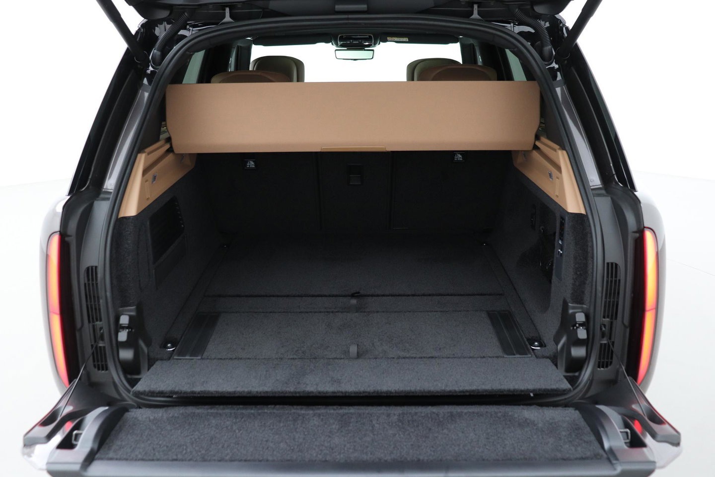 Land Rover Range Rover P550e Autobiography | Meridian Signature | 23 Inch | Luchtvering | Panoramadak | ClearSight | 360° Camera | Ventilatie+Massage | Trekhaak