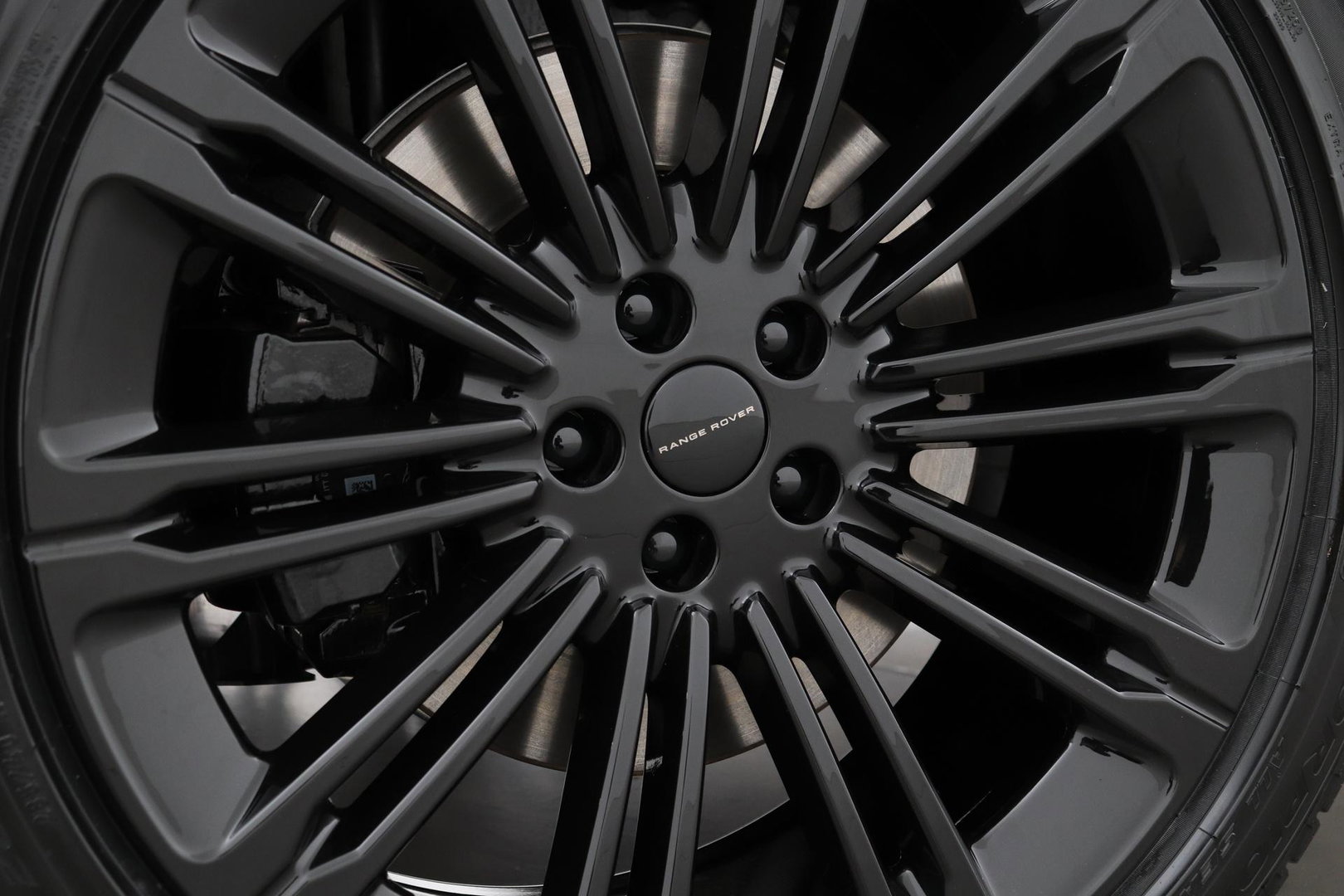 Land Rover Range Rover P550e Autobiography | Meridian Signature | 23 Inch | Luchtvering | Panoramadak | ClearSight | 360° Camera | Ventilatie+Massage | Trekhaak