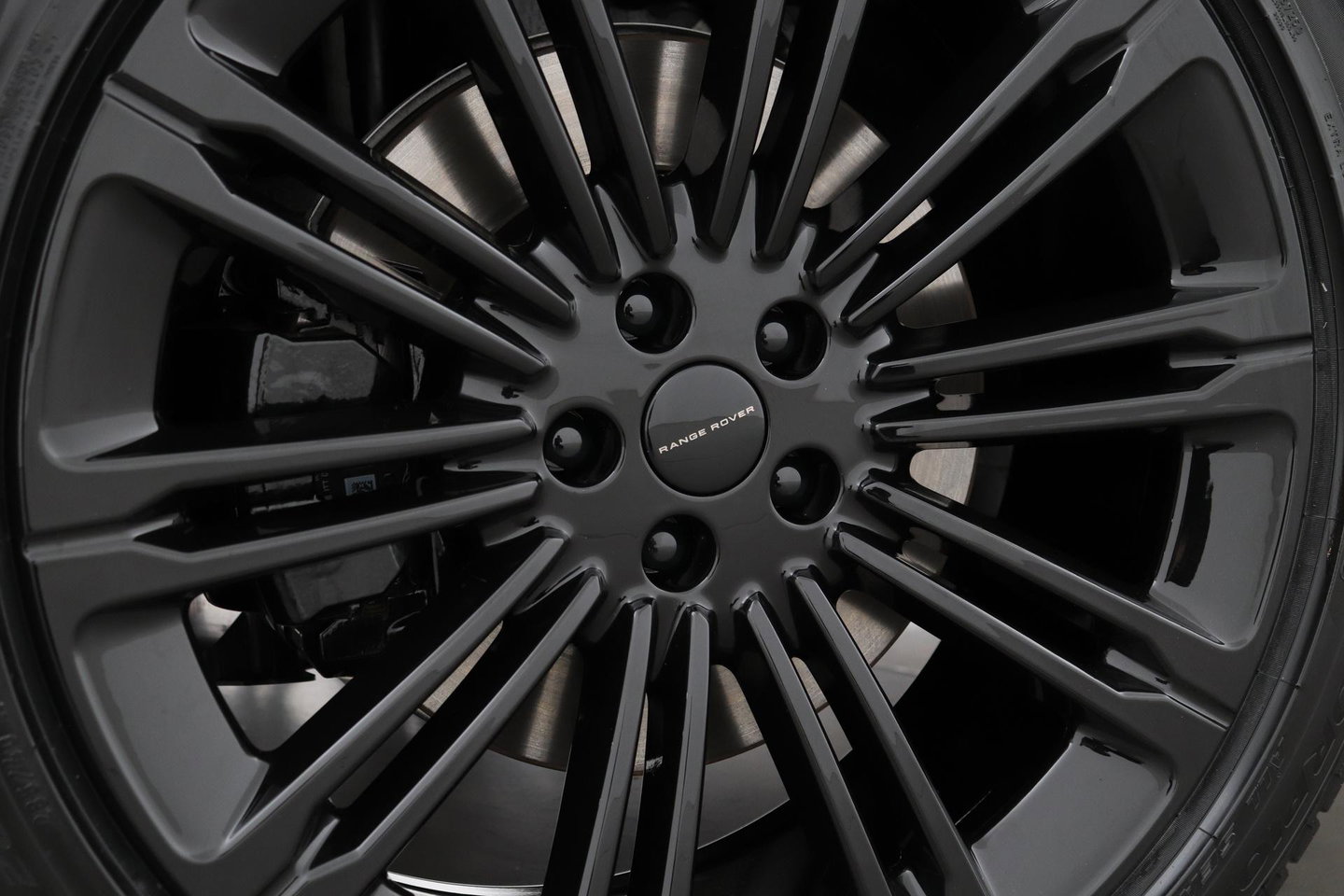 Land Rover Range Rover P550e Autobiography | Meridian Signature | 23 Inch | Luchtvering | Panoramadak | ClearSight | 360° Camera | Ventilatie+Massage | Trekhaak