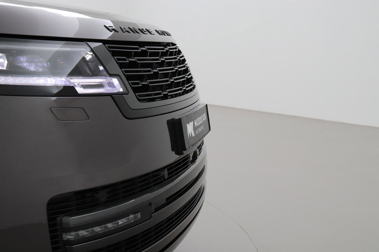 Land Rover Range Rover P550e Autobiography | Meridian Signature | 23 Inch | Luchtvering | Panoramadak | ClearSight | 360° Camera | Ventilatie+Massage | Trekhaak
