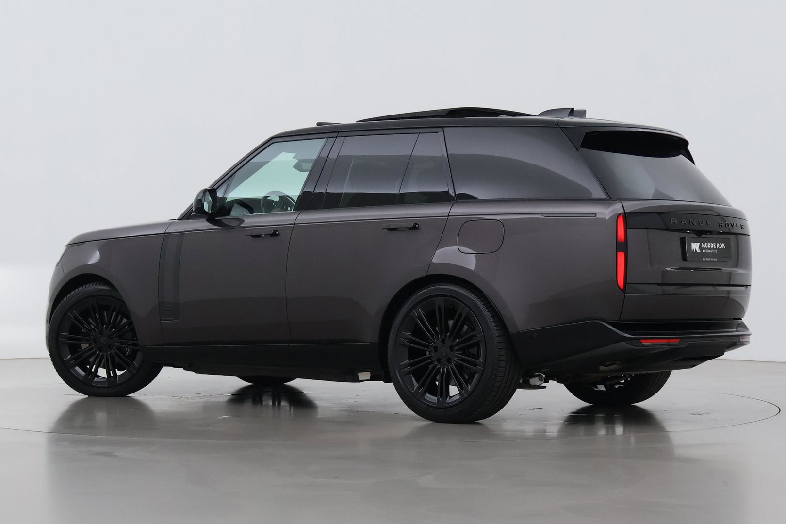Land Rover Range Rover P550e Autobiography | Meridian Signature | 23 Inch | Luchtvering | Panoramadak | ClearSight | 360° Camera | Ventilatie+Massage | Trekhaak