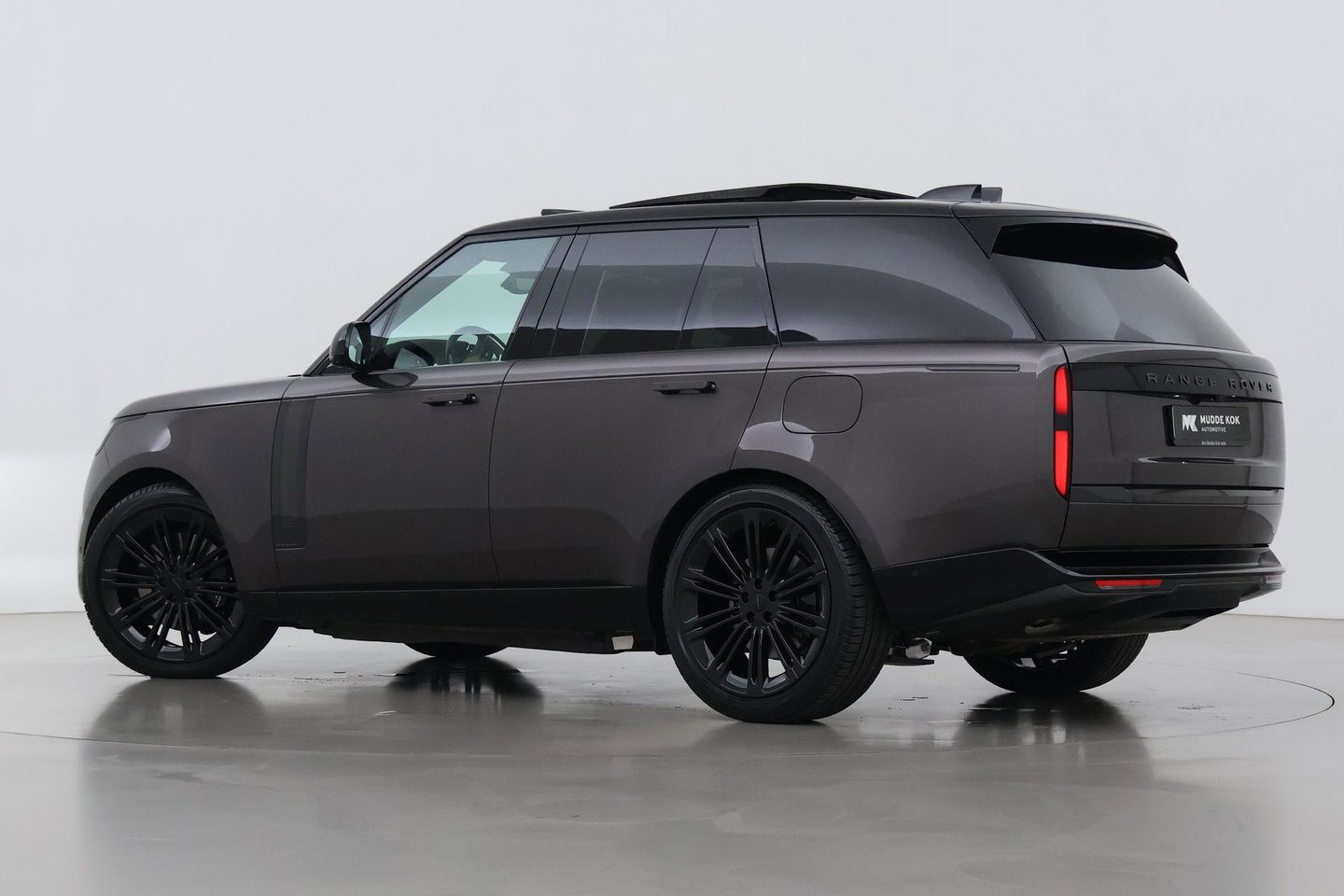 Land Rover Range Rover P550e Autobiography | Meridian Signature | 23 Inch | Luchtvering | Panoramadak | ClearSight | 360° Camera | Ventilatie+Massage | Trekhaak