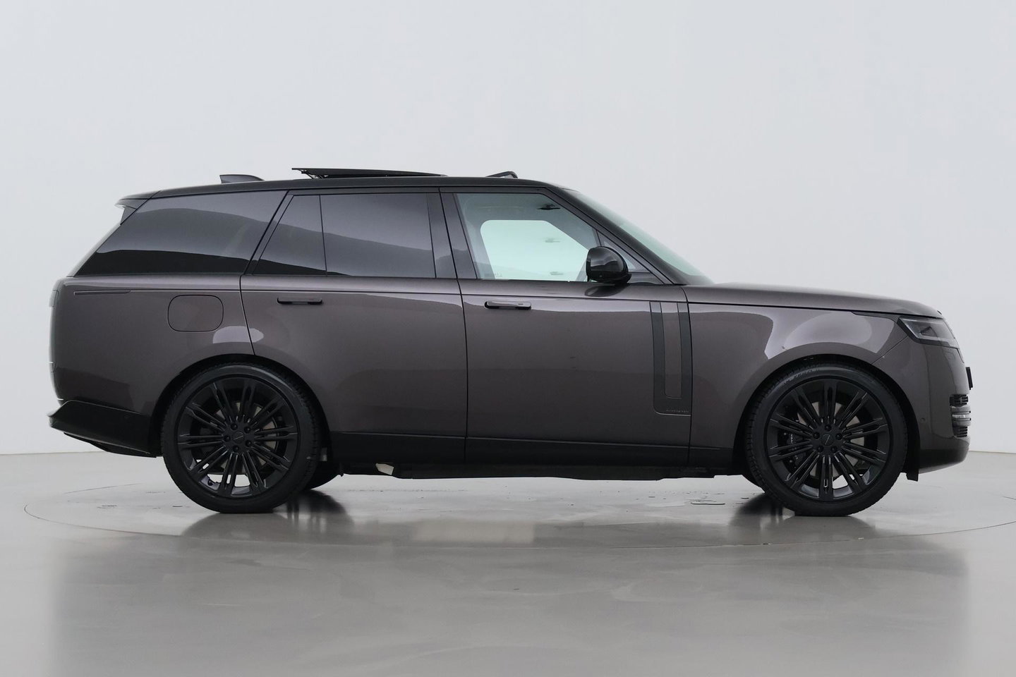 Land Rover Range Rover P550e Autobiography | Meridian Signature | 23 Inch | Luchtvering | Panoramadak | ClearSight | 360° Camera | Ventilatie+Massage | Trekhaak