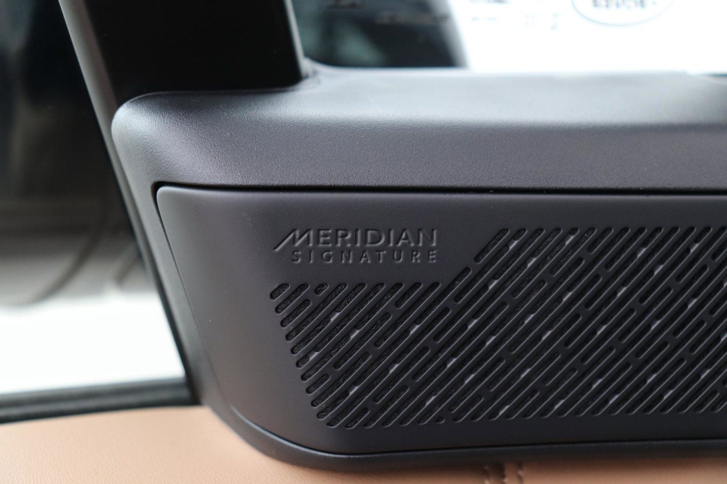 Land Rover Range Rover P550e Autobiography | Meridian Signature | 23 Inch | Luchtvering | Panoramadak | ClearSight | 360° Camera | Ventilatie+Massage | Trekhaak