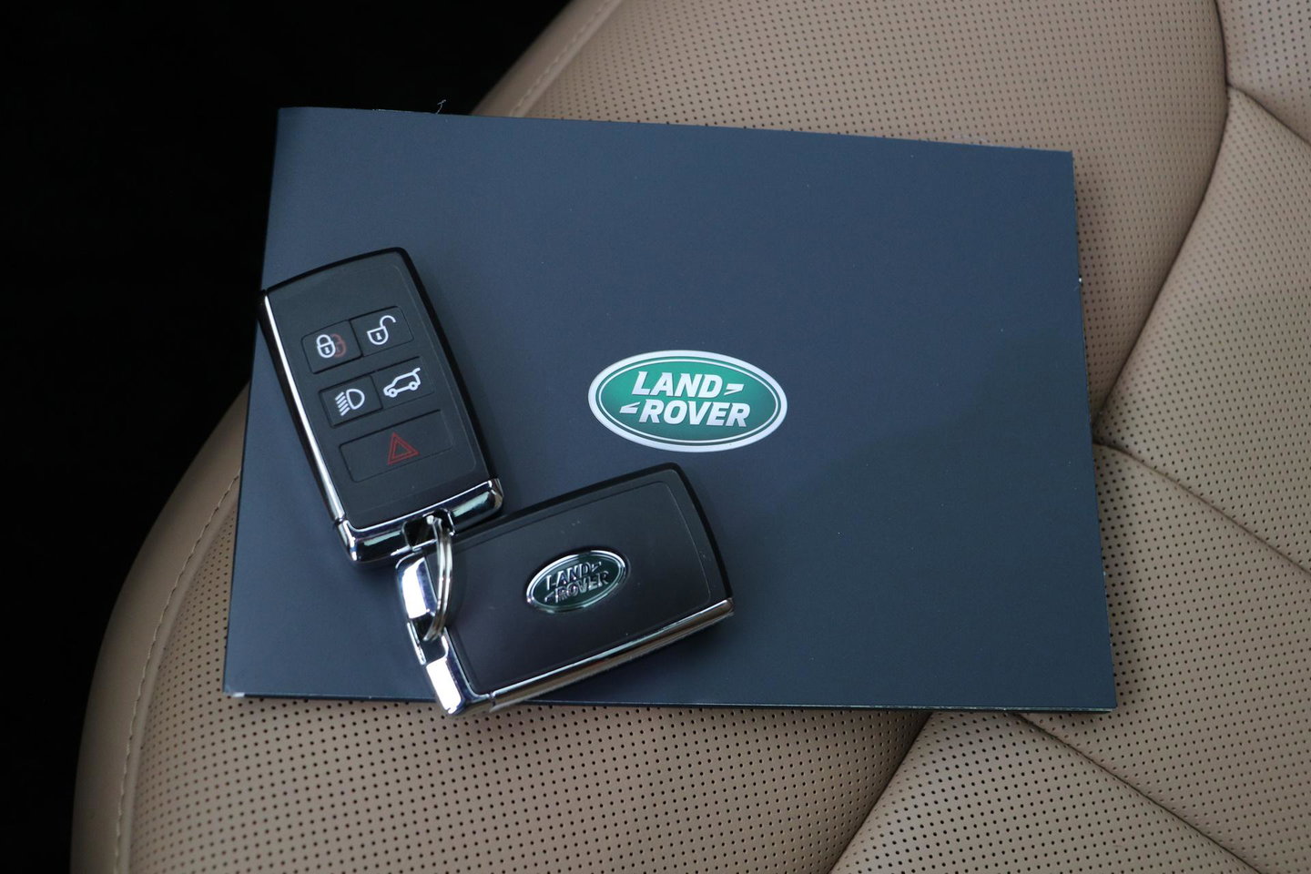 Land Rover Range Rover P550e Autobiography | Meridian Signature | 23 Inch | Luchtvering | Panoramadak | ClearSight | 360° Camera | Ventilatie+Massage | Trekhaak
