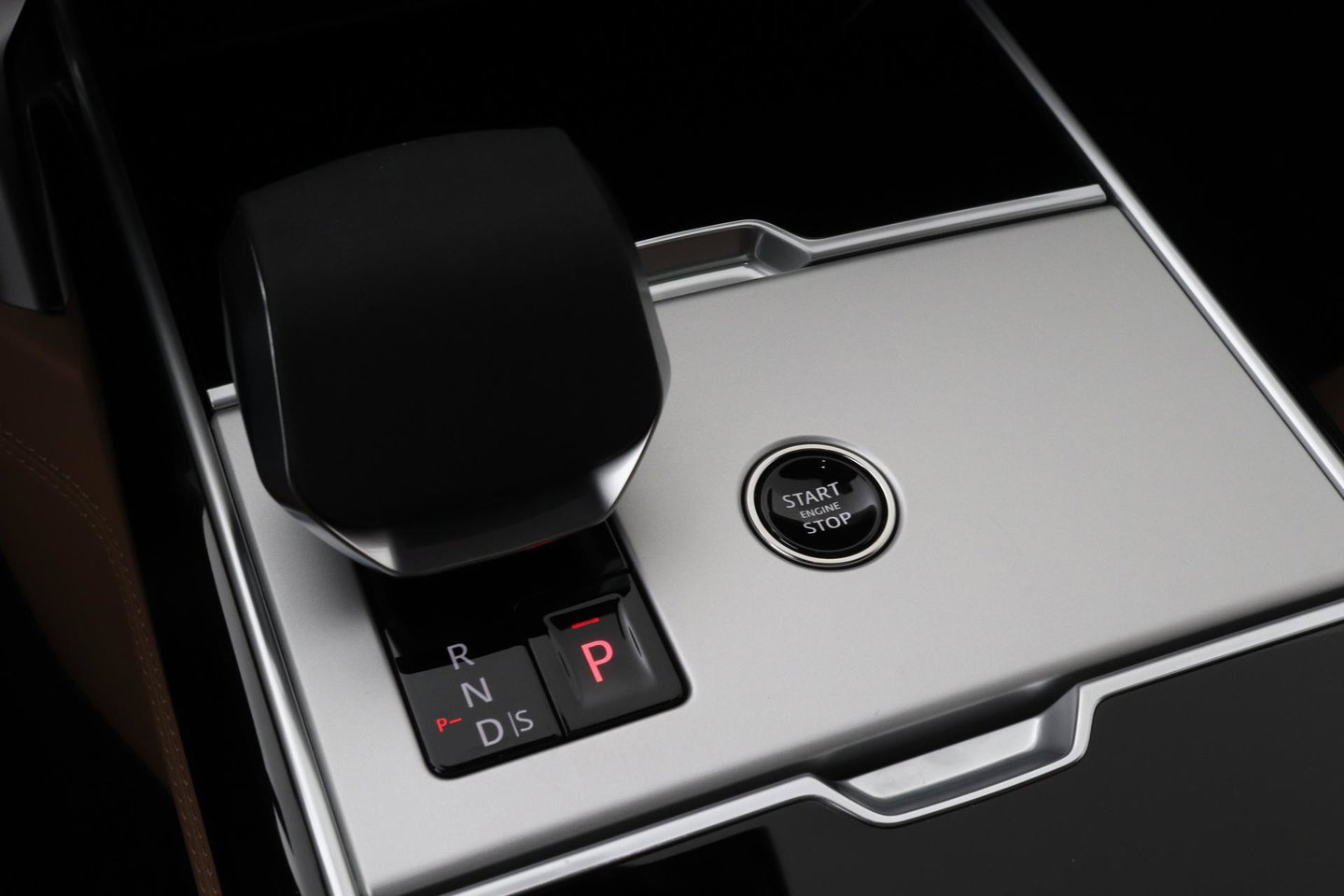 Land Rover Range Rover P550e Autobiography | Meridian Signature | 23 Inch | Luchtvering | Panoramadak | ClearSight | 360° Camera | Ventilatie+Massage | Trekhaak