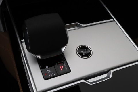 Land Rover Range Rover P550e Autobiography | Meridian Signature | 23 Inch | Luchtvering | Panoramadak | ClearSight | 360° Camera | Ventilatie+Massage | Trekhaak
