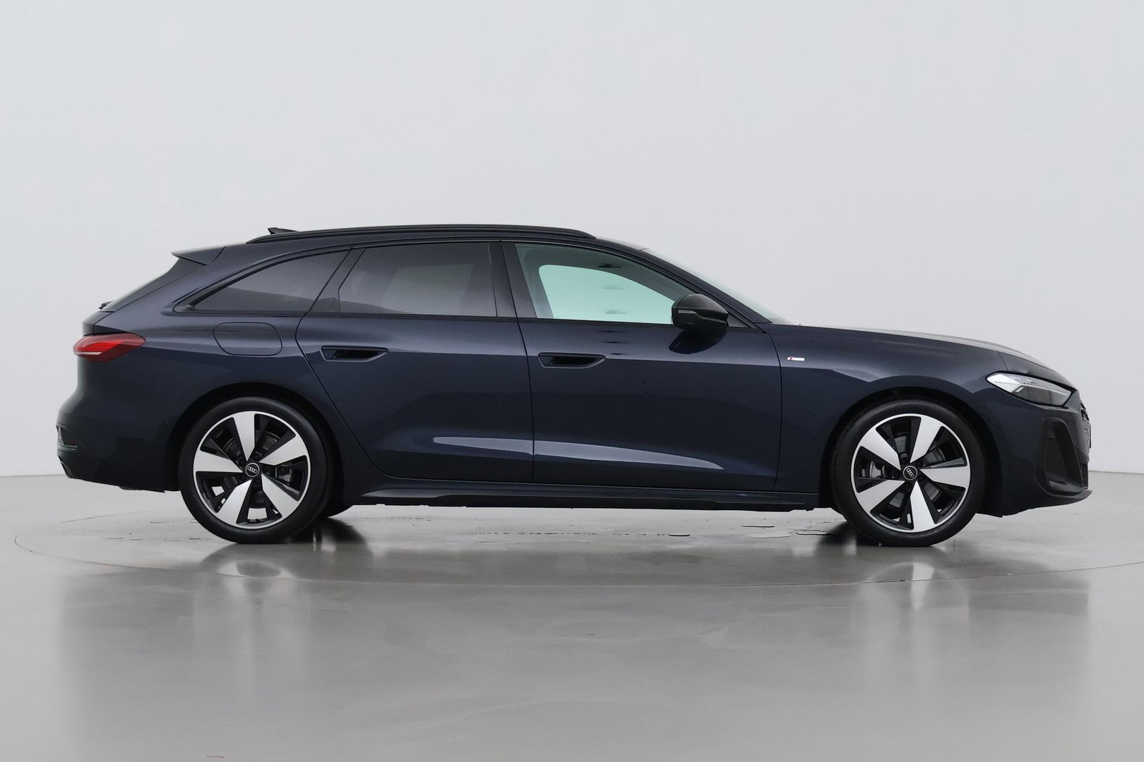 Audi A5 2.0 TFSI quattro S edition | Black-optiek | Bijrijdersscherm | Pilot Assist | Stoelverwarming | Matrix LED | ACC | 19 Inch