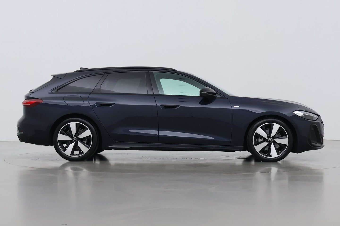 Audi A5 2.0 TFSI quattro S edition | Black-optiek | Bijrijdersscherm | Pilot Assist | Stoelverwarming | Matrix LED | ACC | 19 Inch