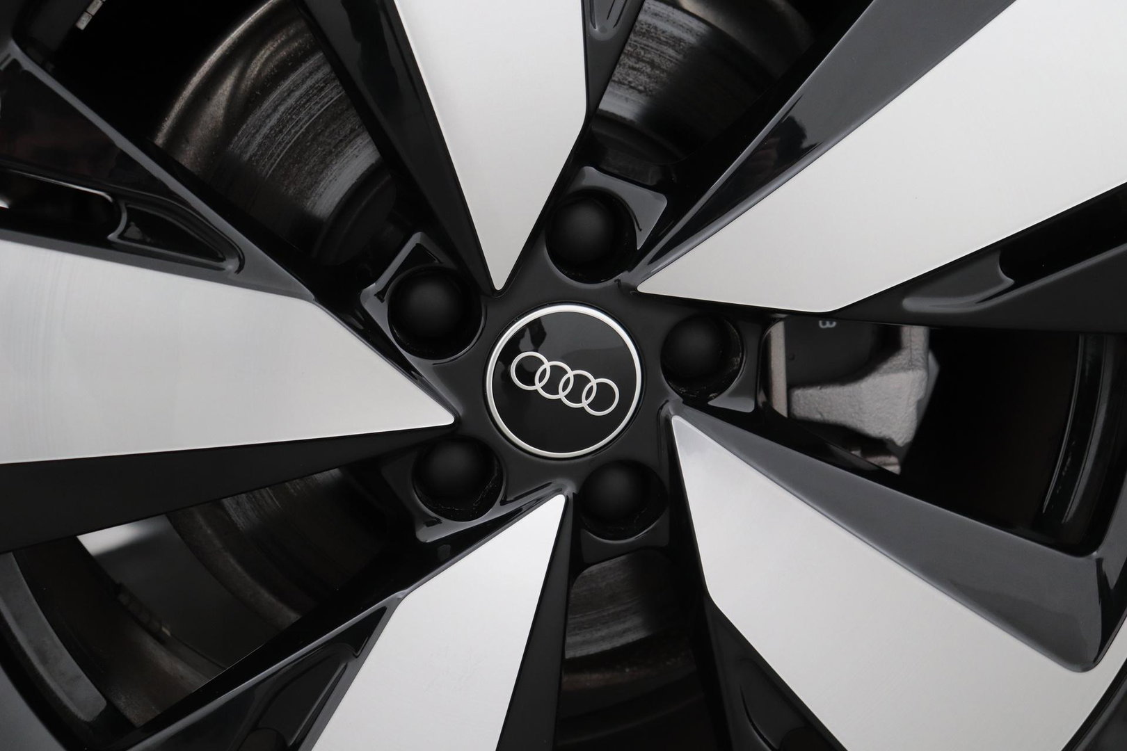 Audi A5 2.0 TFSI quattro S edition | Black-optiek | Bijrijdersscherm | Pilot Assist | Stoelverwarming | Matrix LED | ACC | 19 Inch